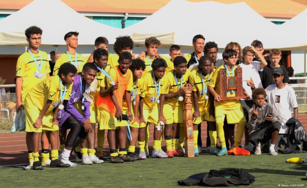 Crédit Photo : ALAIN VARTANE | L'équipe U15 de Magenta s'impose aux tirs au but en finale de Coupe de Calédonie U15.