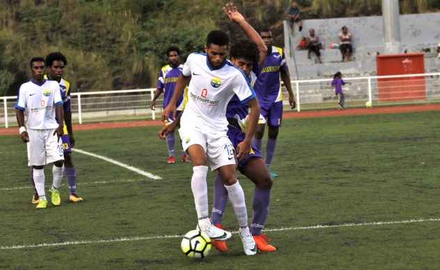 Crédit Photo : Alain VARTANE | L'attaquant Warren HOUALA, ici sous les couleurs de Hienghène Sport en 2018.