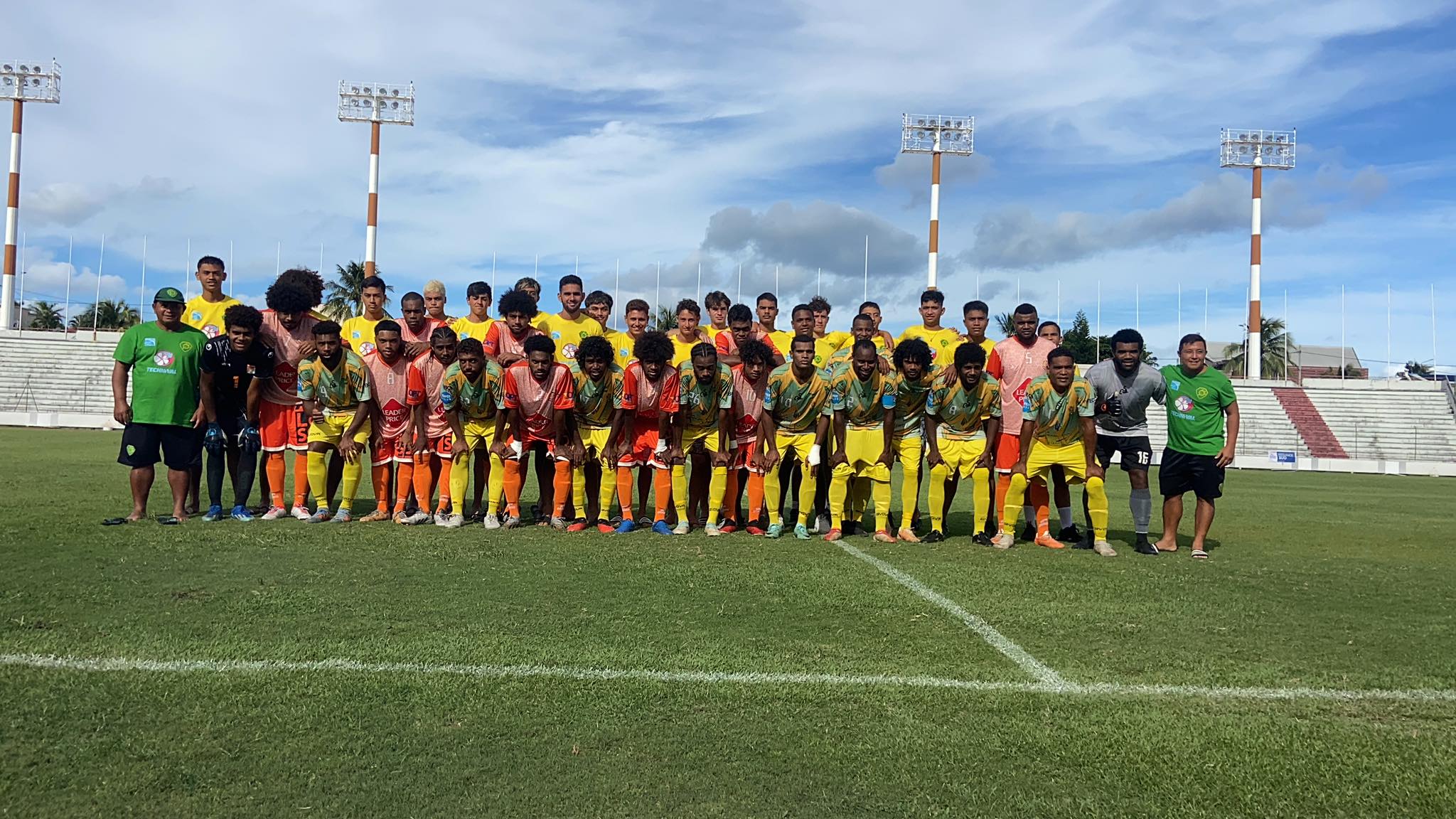 Les tahitiens de TEFANA en visite au stade Numa Daly