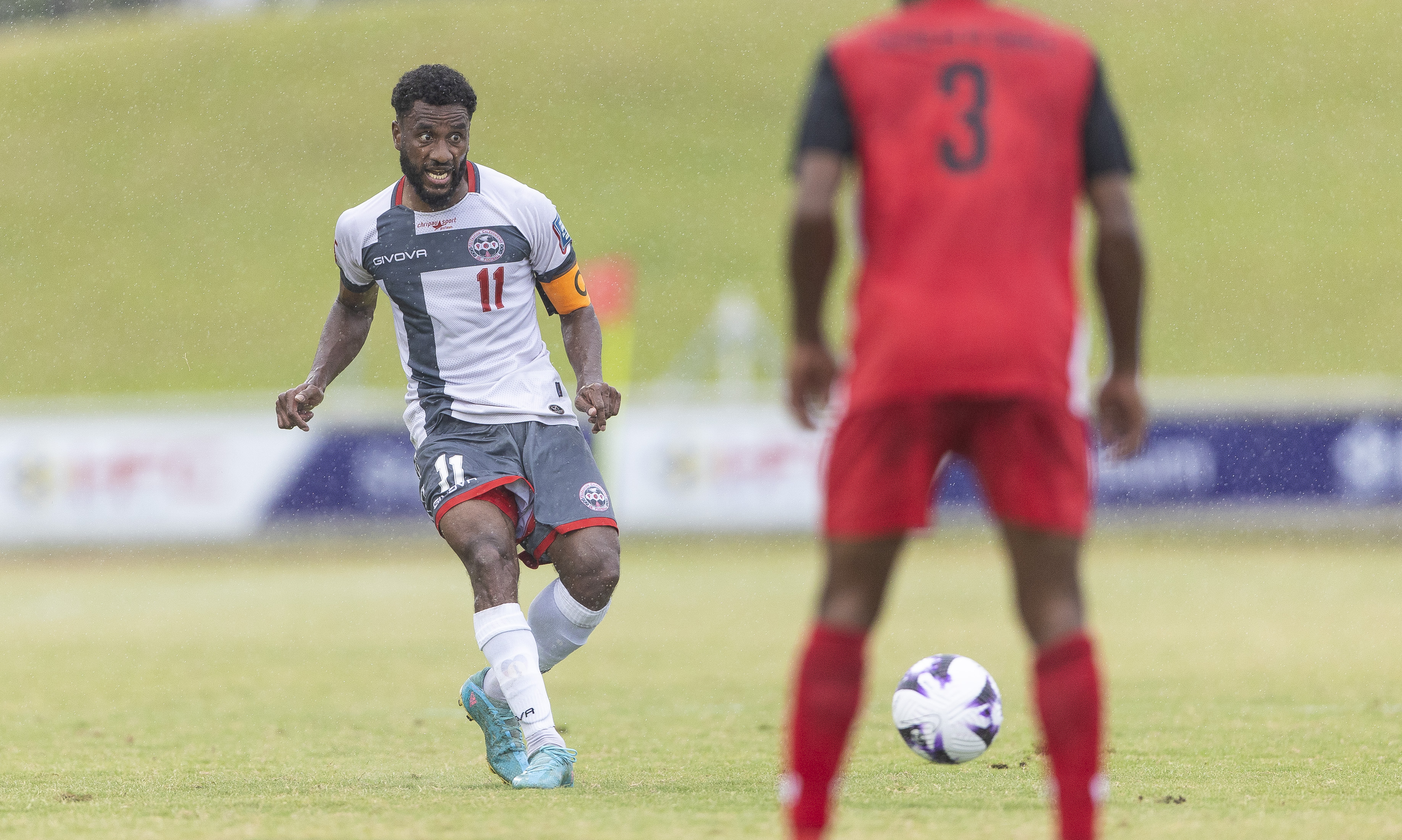 Crédit Photo : OFC via PHOTOTEK. César ZEOULA, très bon face aux papous, sera de nouveau un élément essentiel dans le groupe cagou face aux Salomon et Fidji.